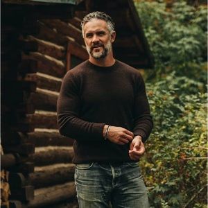 Taylor Stitch The Lodge Sweater in Chocolate L
Like New
Super soft